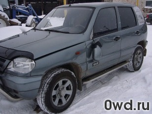 Битый автомобиль Chevrolet Niva