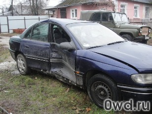 Битый автомобиль Opel Omega