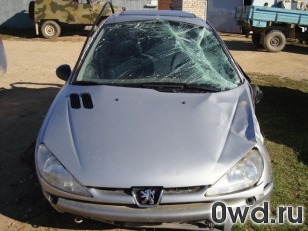 Битый автомобиль Peugeot 206