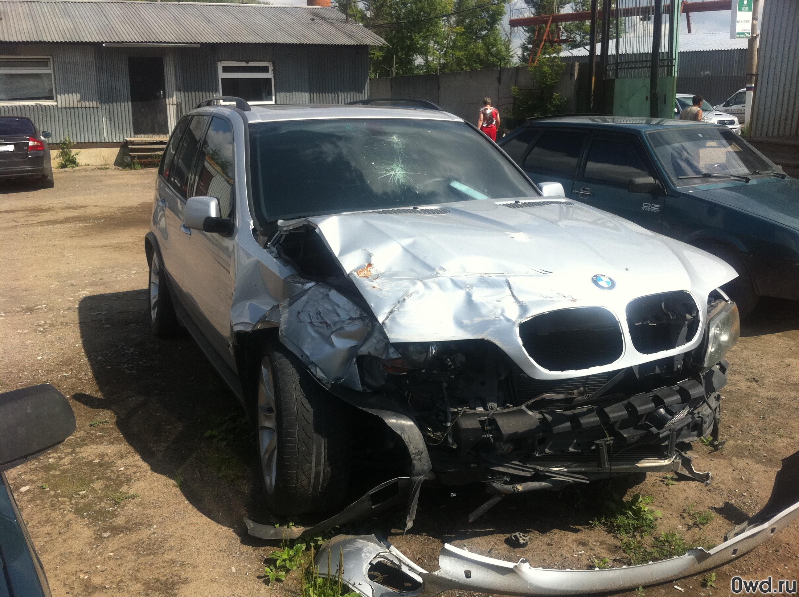 Битый автомобиль BMW X5 (2004) в Калуге